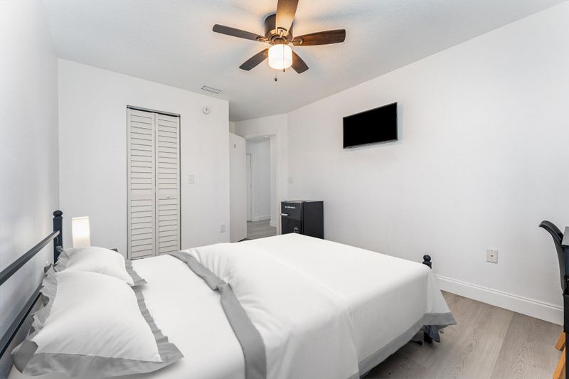 roommates in Undisclosed, Poinciana, FL 34758 Renovated Home  Close to Public Transport  Smart-TVs & Mini-fridge!  FREE Washer/Dryer! (id. 10769) - cirtru.com