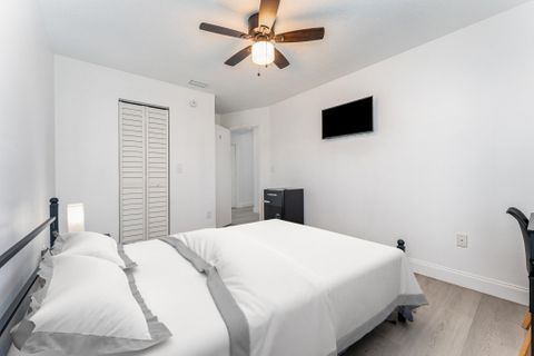 Renovated Home  Close to Public Transport  Smart-TVs & Mini-fridge!  FREE Washer/Dryer! (id. 10769)