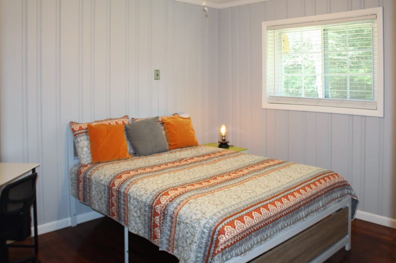 A freshly renovated, cozy home designed for comfortable co-living.  Enjoy bright, comfortable rooms, shared spaces. Just 2 minutes from bus stop and 5 minutes from I-285, it’s perfect for easy commuting and relaxed living. (id. 18342)