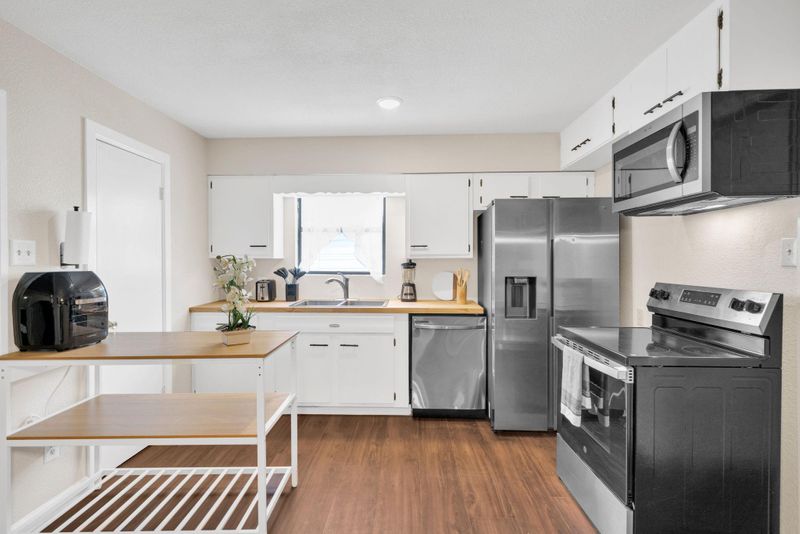 roommates in Undisclosed, San Antonio, TX 78237 Cozy Home just 3 min  to transit stop. Proximity to St Mary's and Our Lady of the Lake University. (id. 16238) - cirtru.com