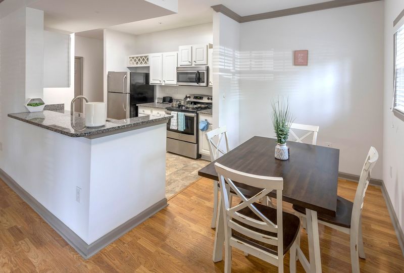 Gorgeous Fully Furnished 1 Bdrm Apt