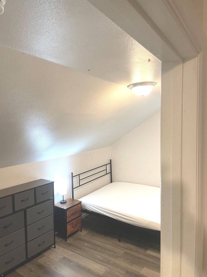 roommates in Undisclosed, Dallas, TX 75235 Modern & Cozy Dallas Duplex | Steps from Bus Stops | All Utilities Incl. (id. 13011) - cirtru.com