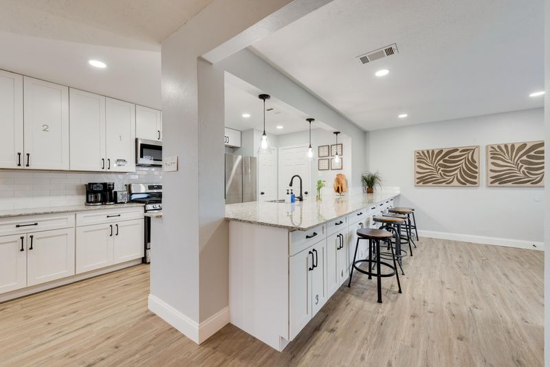 Near UTD! Spacious, Super-Clean & Peaceful Home, Walk-In Closets, Smart TV & Weekly Cleaning Included (id. 10600)