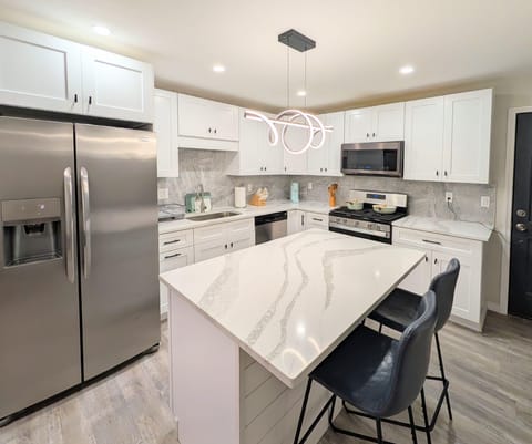 roommates in Undisclosed, Clearwater, FL 33755 Prime Clearwater Location - Renovated Modern Home (id. 36227) - cirtru.com