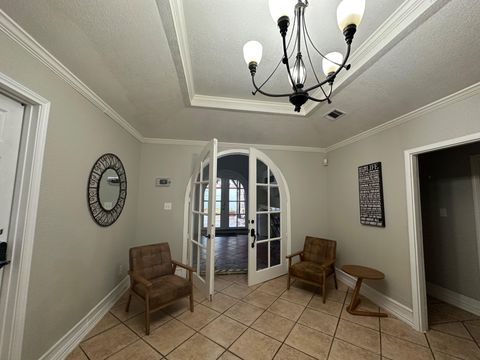 Spacious & Comfortable Home in East Dallas – Near Shops & Transit (id. 13192)