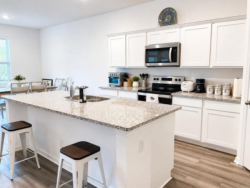 roommates in Undisclosed, Zephyrhills, FL 33541 Zephyrhills/Wesley Chapel Home With Large Room, Free Washer/Dryer/Premium bedroom furnishings (id. 38982) - cirtru.com