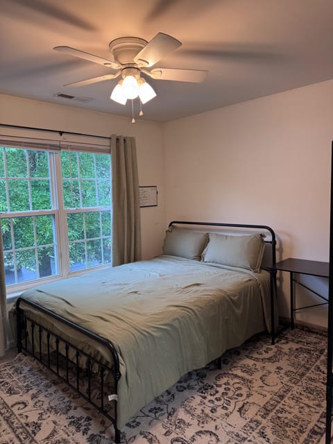 Private Room in Durham Townhome, Minutes from Duke University and Duke Hospital (id. 38473)