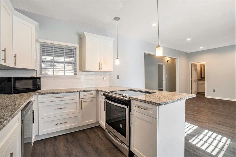 Fresh & Inviting West Atlanta Home | Furnished, Secure, and Spacious | No Move-In Fee , Free Wi-Fi , Monthly Cleanings , Bus Stop 1.1 Mile Away , and Grocery Store 0.9 Miles Away (id. 19193)