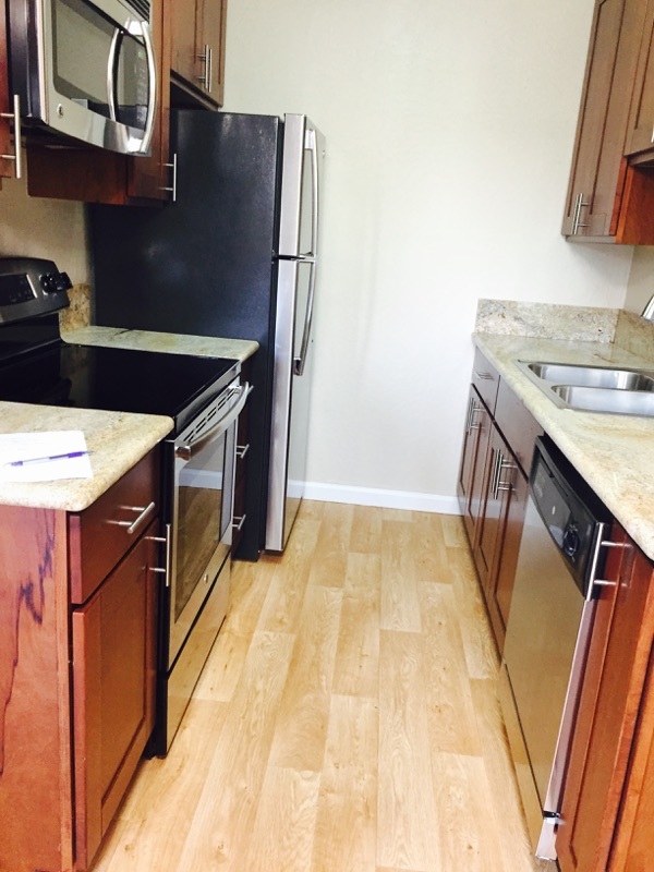 roommates in Burlingame Bedroom Near Burlingame Caltrain - cirtru.com