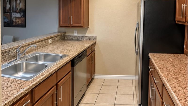 Live in Shady Oaks (id. 35000)