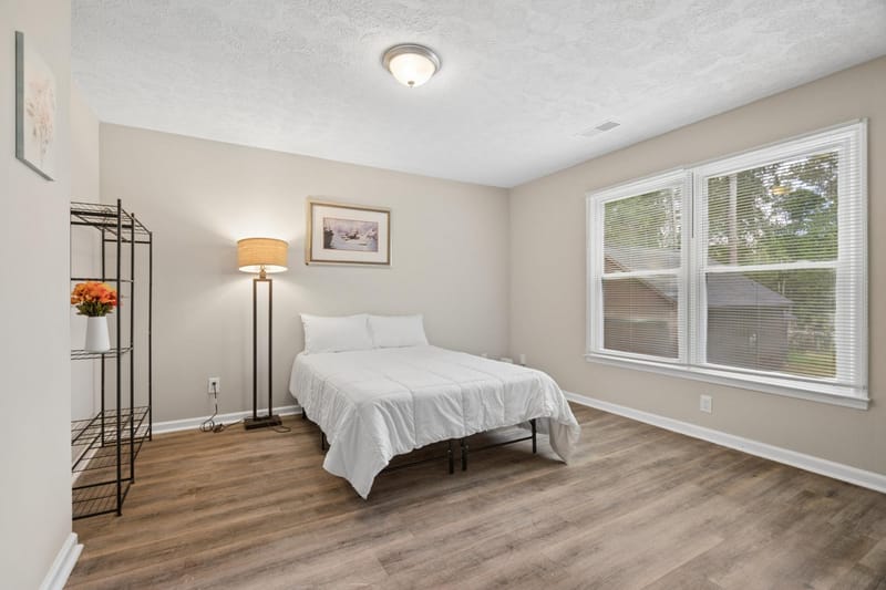 Newly renovated, Spacious & Comfortable Jonesboro Pad | Full Gorgeous Kitchen + Backyard! (id. 42727)