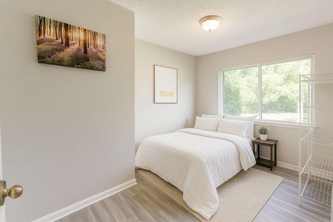 Live in Jonesboro (id. 17306)
