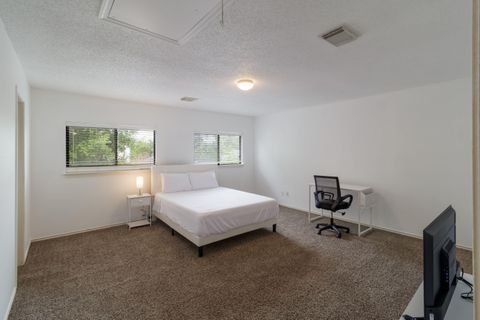 roommates in Undisclosed, San Antonio, TX 78247 Best PadSplit in San Antonio! 13min from SAT Airport, next to every store and restaurant you'd need! (id. 14187) - cirtru.com