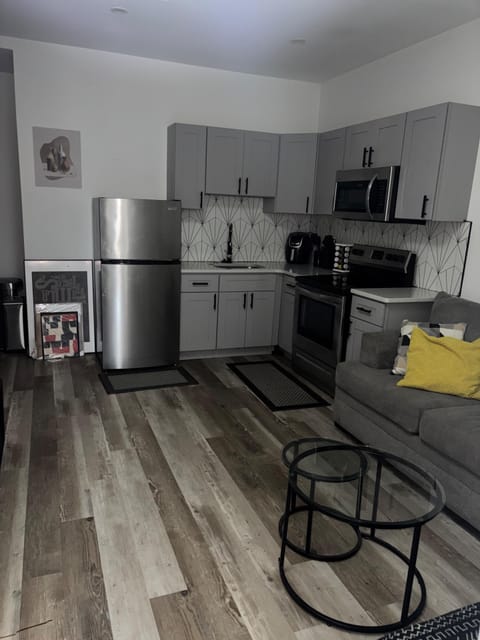 roommates in Undisclosed, Philadelphia, PA 19132 Cozy lovely newly renovated Unit close to Temple University and Fairmount park (id. 47408) - cirtru.com