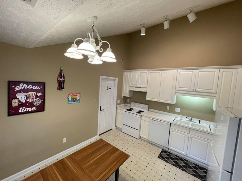 roommates in Undisclosed, Montgomery, AL 36116 Comfortable Montgomery House w/ New Appliances, Cozy Furnished Rooms, Backyard & some Gifts for You (id. 7386) - cirtru.com