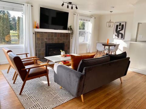 roommates in Undisclosed, Tacoma, WA 98405 Central Tacoma |  4-Min Walk to Bates Technical College |  8-Min Walk to Walmart |  Private Backyard Retreat (id. 42331) - cirtru.com