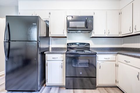 roommates in Undisclosed, Riverdale, GA 30274 GREAT HOUSE  FREE AMENITIES ℹ PROFESSIONAL SUPER HOST Move-in Fee Waived‼Private Parking Free High-Speed Internet  Cleaning Services Included Smart Lock Rooms 2-minute drive to transitAll Utilities Included (id. 5027) - cirtru.com