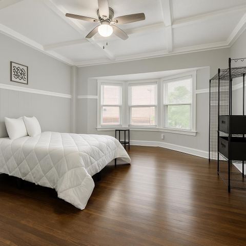 SUPER HOST    Affordable Rooms | Easy Bus Access. (id. 12852)