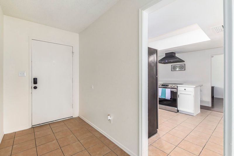 roommates in Undisclosed, Mesa, AZ 85204 Comfortable & high-quality Mesa House with Backyard and newly renovated bathrooms and kitchen. (id. 8037) - cirtru.com