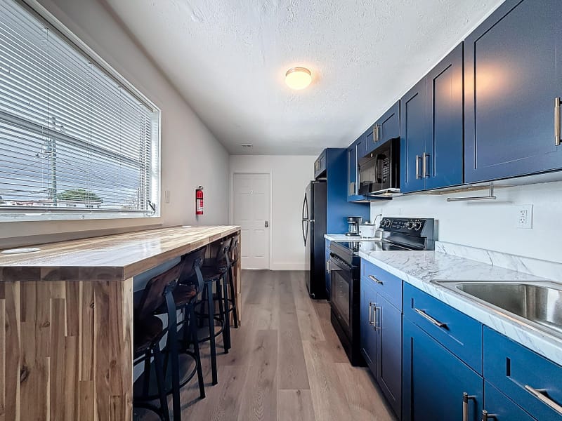 roommates in Undisclosed, West Palm Beach, FL 33404 Renovated Home  Close to Public Transport  Smart-TVs  FREE Washer/Dryer! Near the Beach (id. 11753) - cirtru.com