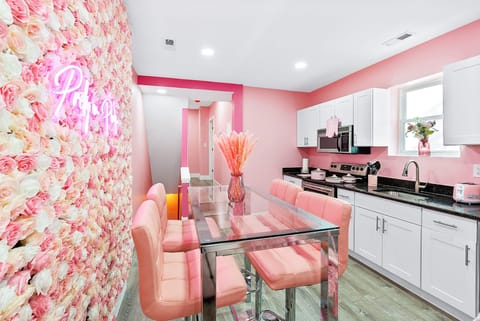 North Philadelphia  Pink Home near Temple (id. 41695)