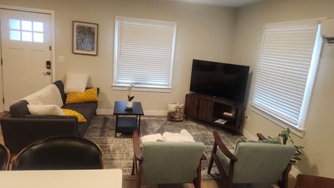 Live in Tacoma, a 2 minute walk to transit stop 116th St S & Park Ave (id. 21788)