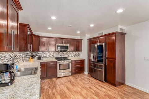 roommates in Undisclosed, Peoria, AZ 85345 Spacious & cozy Peoria House with Dining area (id. 6891) - cirtru.com
