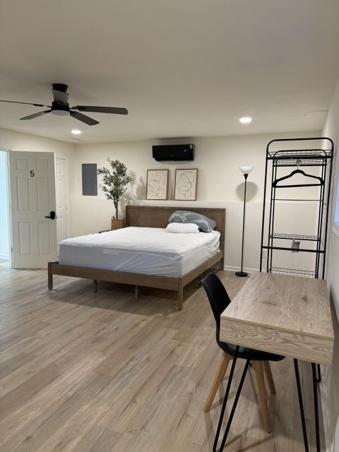 Spacious rooms in newly-renovated Lawrenceville Townhouse (id. 9817)