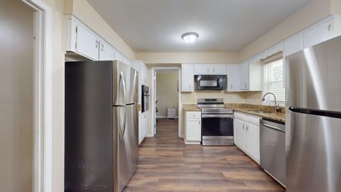 Comfortable Long-Term Living Near Downtown Decatur (id. 34463)