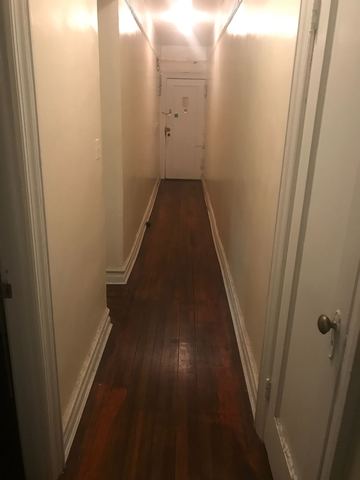One Bedroom In A 3BD 1 Bath Availab