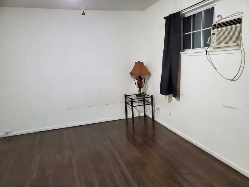 roommates in Los Angeles Spacious Studio Room available - cirtru.com