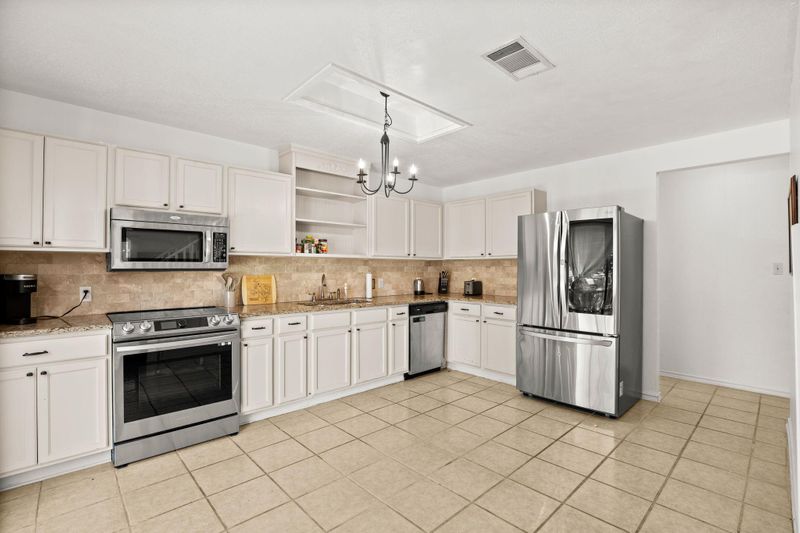 roommates in Undisclosed, Austin, TX 78747 A Spacious Home Minutes from Beautiful McKinney Falls State Park, Move-in Ready, All Utilities and WiFi Included! (id. 14638) - cirtru.com