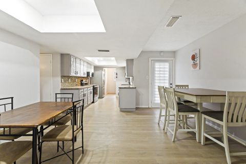 Newly renovated Comfortable Dallas Property! In a quiet low traffic street, 1 block from public transportation. Fully stocked kitchen and high speed Wifi! (id. 4933)