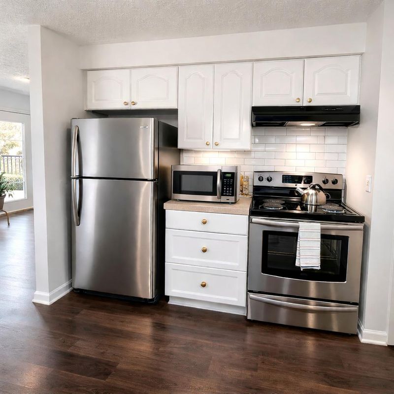 Spacious Home Near I-45 | Modern Kitchen | HOA Pool | All Bills Included (id. 25341)
