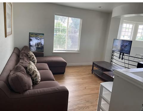 Live in Commerce City (id. 41624)