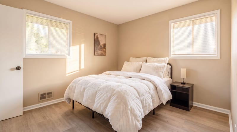 Private, comfortable rooms
 Shared kitchen & common areas
 Cleaning services included
 Free amenities included
 Convenient location with easy access to shopping, dining, and transportation
 Professionally managed by a Superhost (id. 38059)