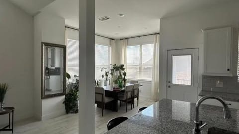 High Quality Modern living in Cypress. (id. 34818)