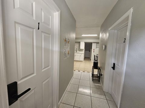 Orlando House with Dining area. Newly-renovated & comfortable. Close to public transportation. (id. 7460)