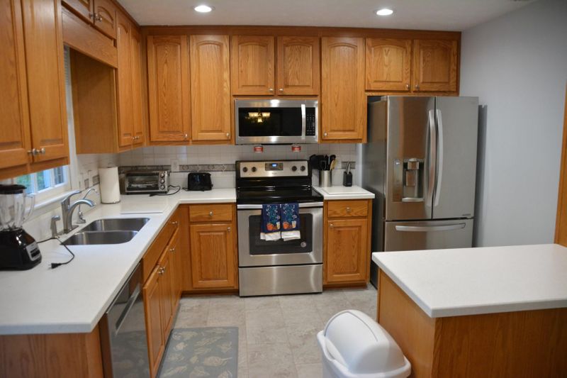 roommates in Undisclosed, Woodstock, GA 30188 Comfortable & cozy Woodstock House with Living room (id. 3666) - cirtru.com