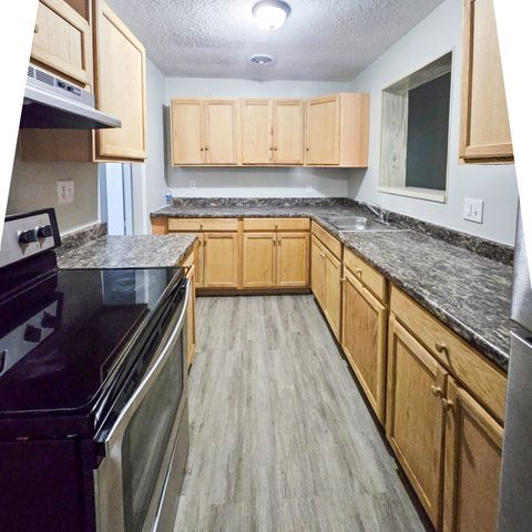 Orlando Home, a 4 minute walk to transit stop N Powers Dr and Bolling Dr (id. 19688)