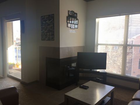 roommates in Charlotte looking to share furnished 1 BHK for 1 month - close to uptown TWC MS Vanguard Walmart Costco etc - cirtru.com