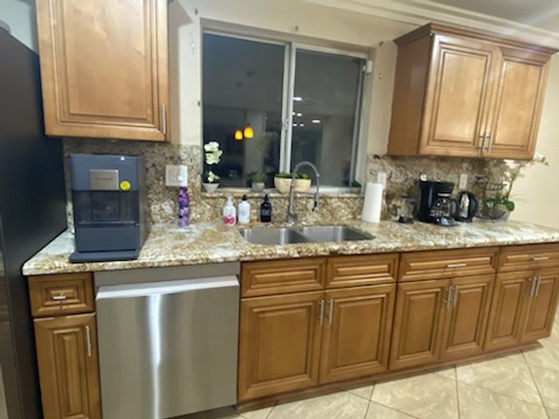 roommates in Hemet Private Room in 6Bed.3Bath - cirtru.com