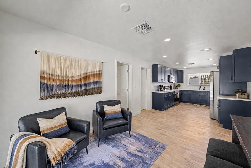 roommates in Undisclosed, Mesa, AZ 85203 Fully Remodeled huge home   with OVERSIZED swimming  pool. (id. 35482) - cirtru.com