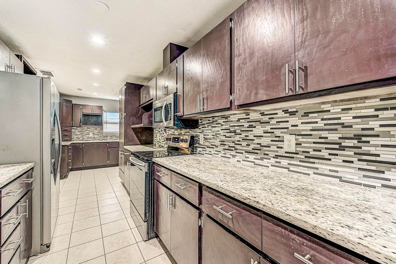 SuperHost Relaxed Jacksonville Home with Screened Porch & Fenced Yard (id. 4946)