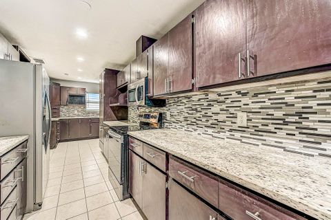 roommates in Undisclosed, Jacksonville, FL 32244 SuperHost Relaxed Jacksonville Home with Screened Porch & Fenced Yard (id. 4946) - cirtru.com