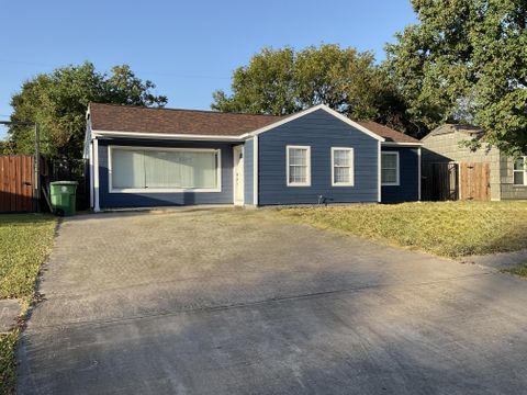 roommates in Undisclosed, Houston, TX 77034 Beautiful & spacious Houston House with Backyard and Patio (id. 9724) - cirtru.com
