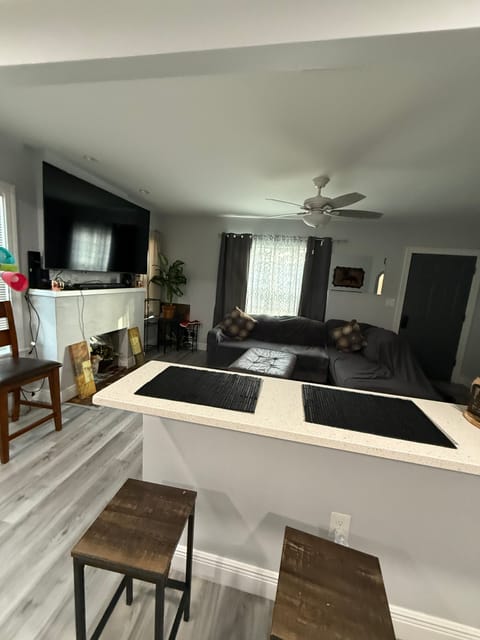 Entire Place 3Bed.1Bath