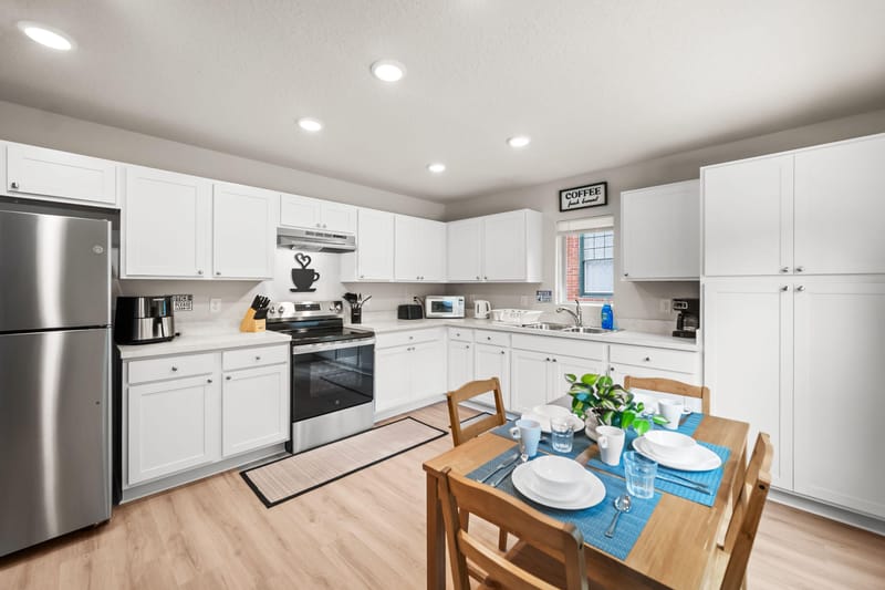 Brand New Home! Private Baths, New Furniture, Wi-Fi, Personal Mini Fridges & Workstation. (id. 45407)