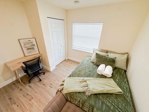 Central 3beds 3 baths St. Pete home near downtown and the Beaches! (id. 16680)