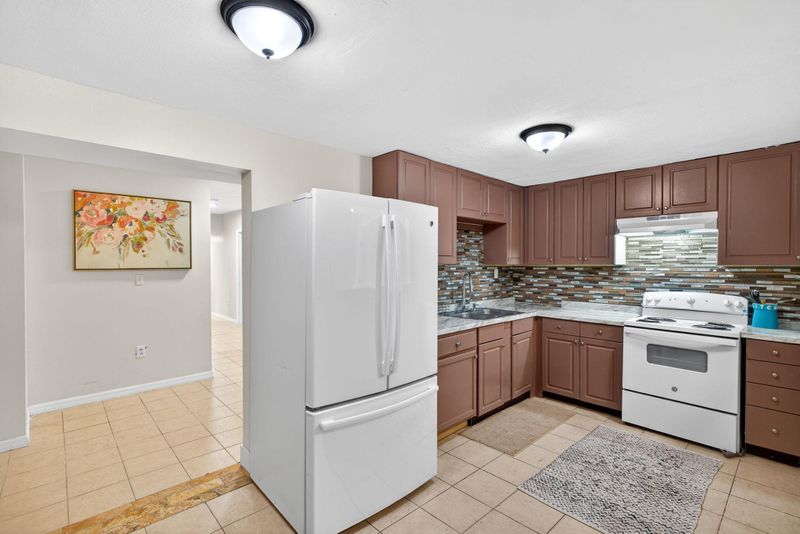 roommates in Undisclosed, Fort Myers, FL 33916 Clean, Secure Home | Close to Downtown Fort Myers & Major Highways | Easy Commute (id. 26950) - cirtru.com